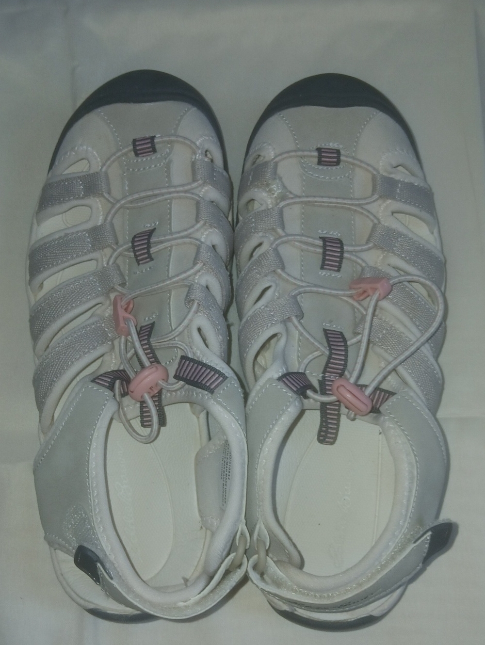 Women’s Light Gray Outdoor Lace-Elastic Sandals with Pink Toggle